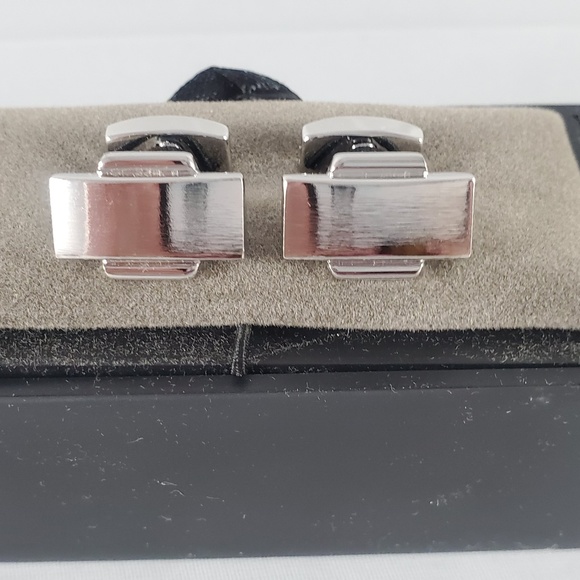 Jos. A. Bank Silver Tone rectangular cuff link - Picture 1 of 2